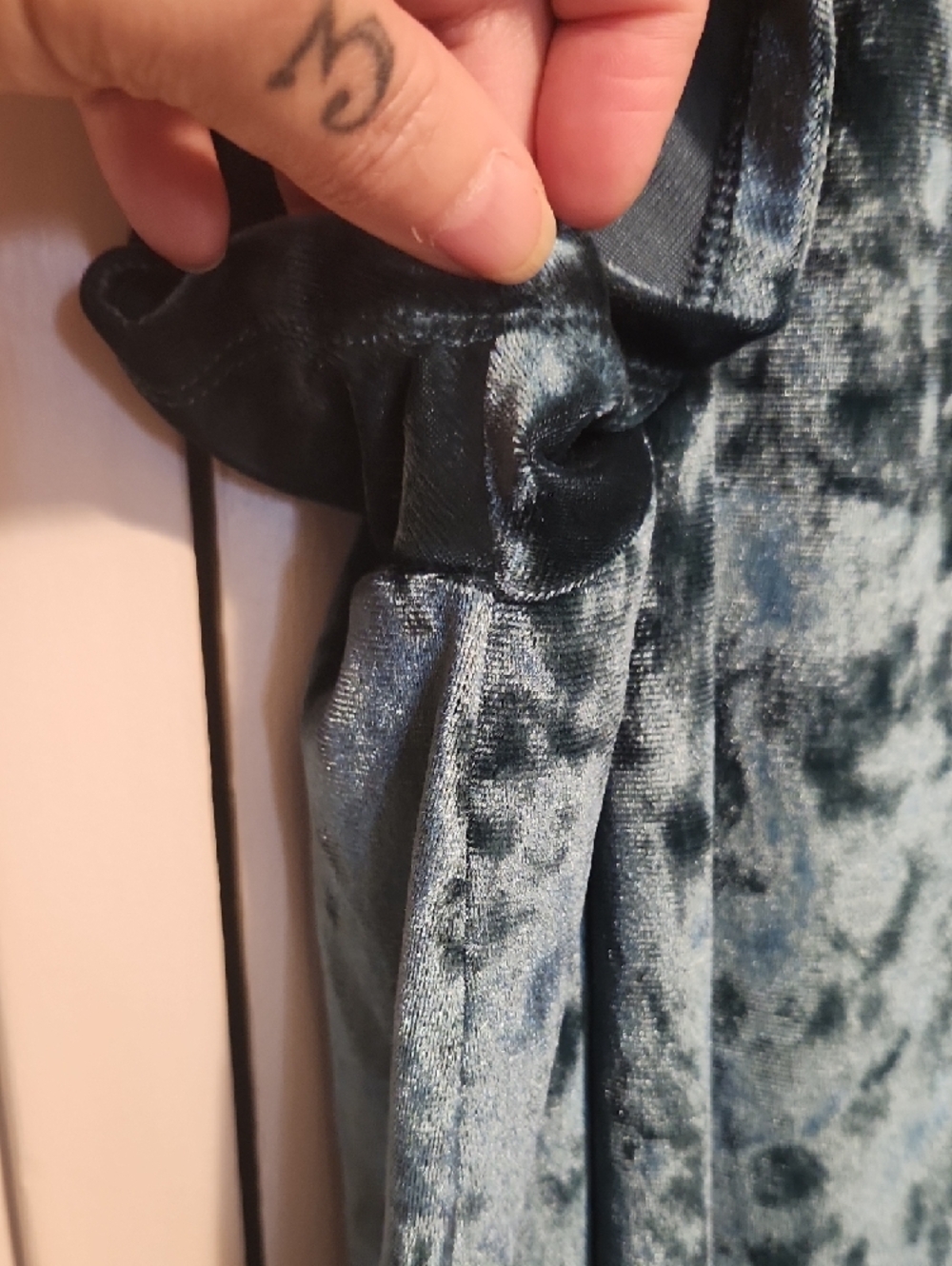 🔥ellos Emerald Crushed Velvet V-Neck Tunic - Picture 5 of 5